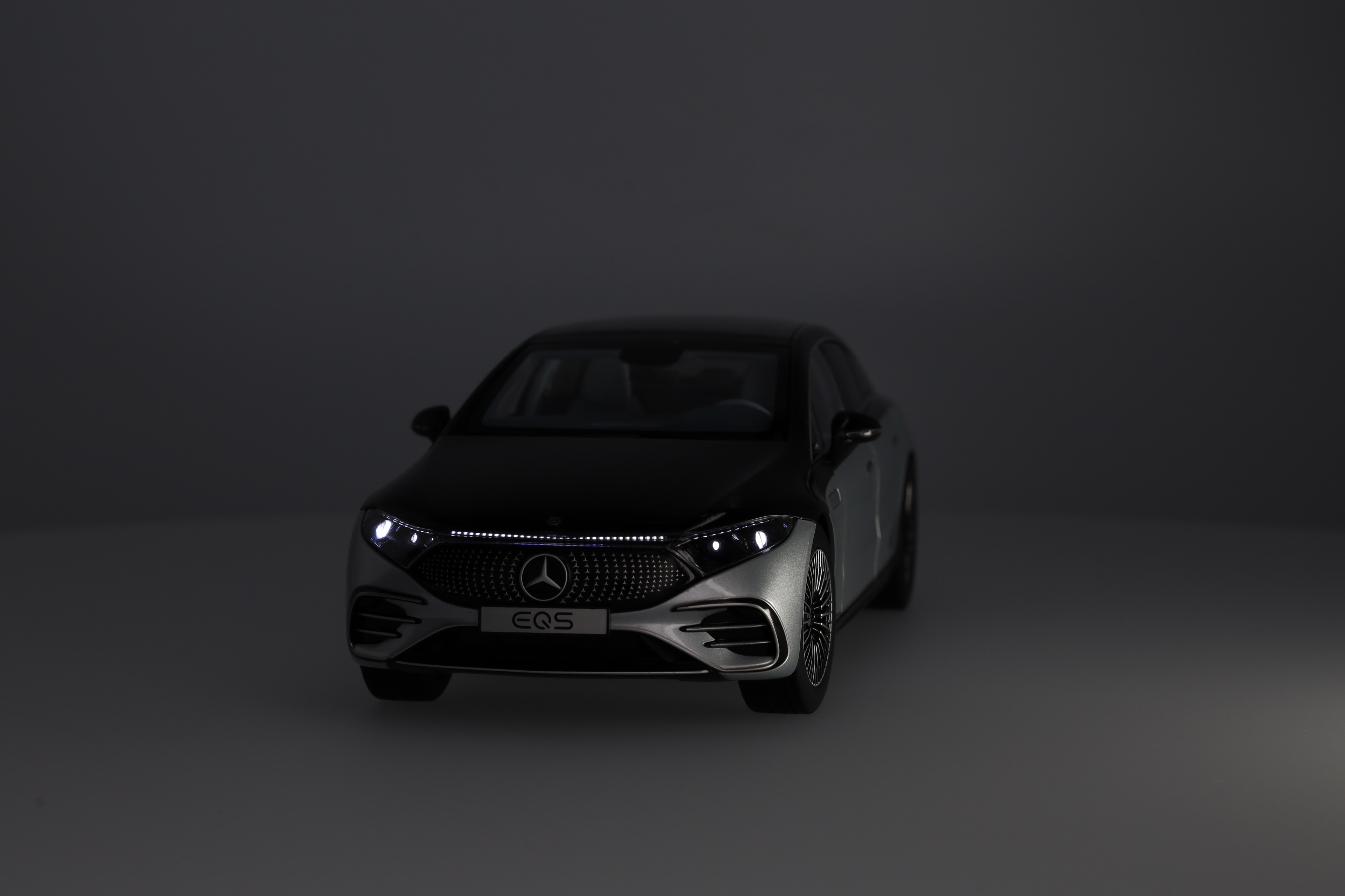EQS, Saloon, AMG Line, V297, With lighting - obsidian black / high-tech silver, NZG, 1:18